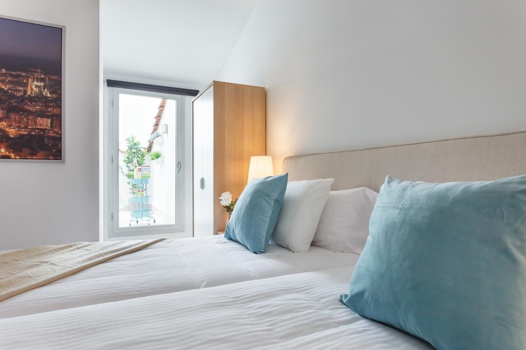 Apartamentos Cornellalux Cornella de Llobregat Exterior photo