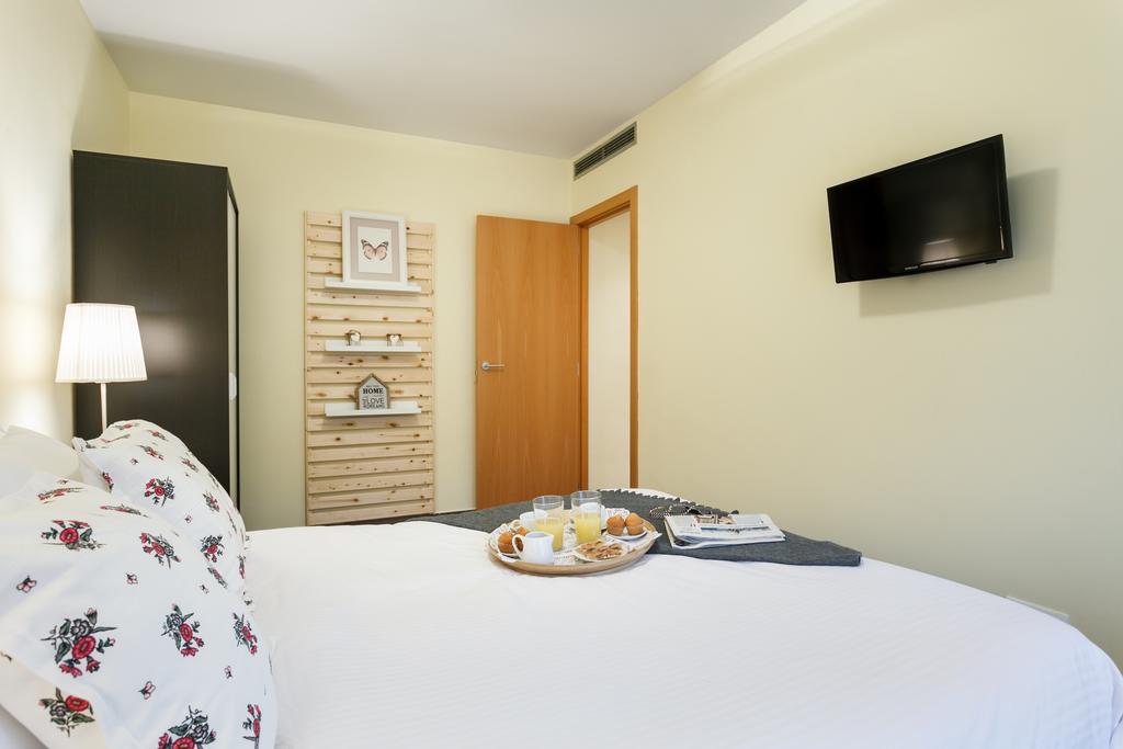 Apartamentos Cornellalux Cornella de Llobregat Exterior photo