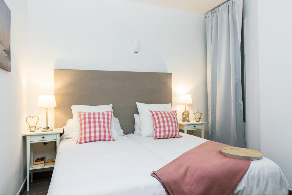 Apartamentos Cornellalux Cornella de Llobregat Exterior photo